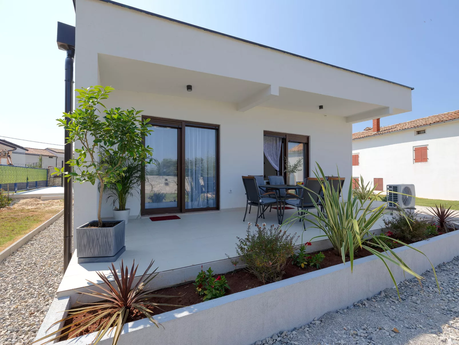 House Bronzin - Draußen