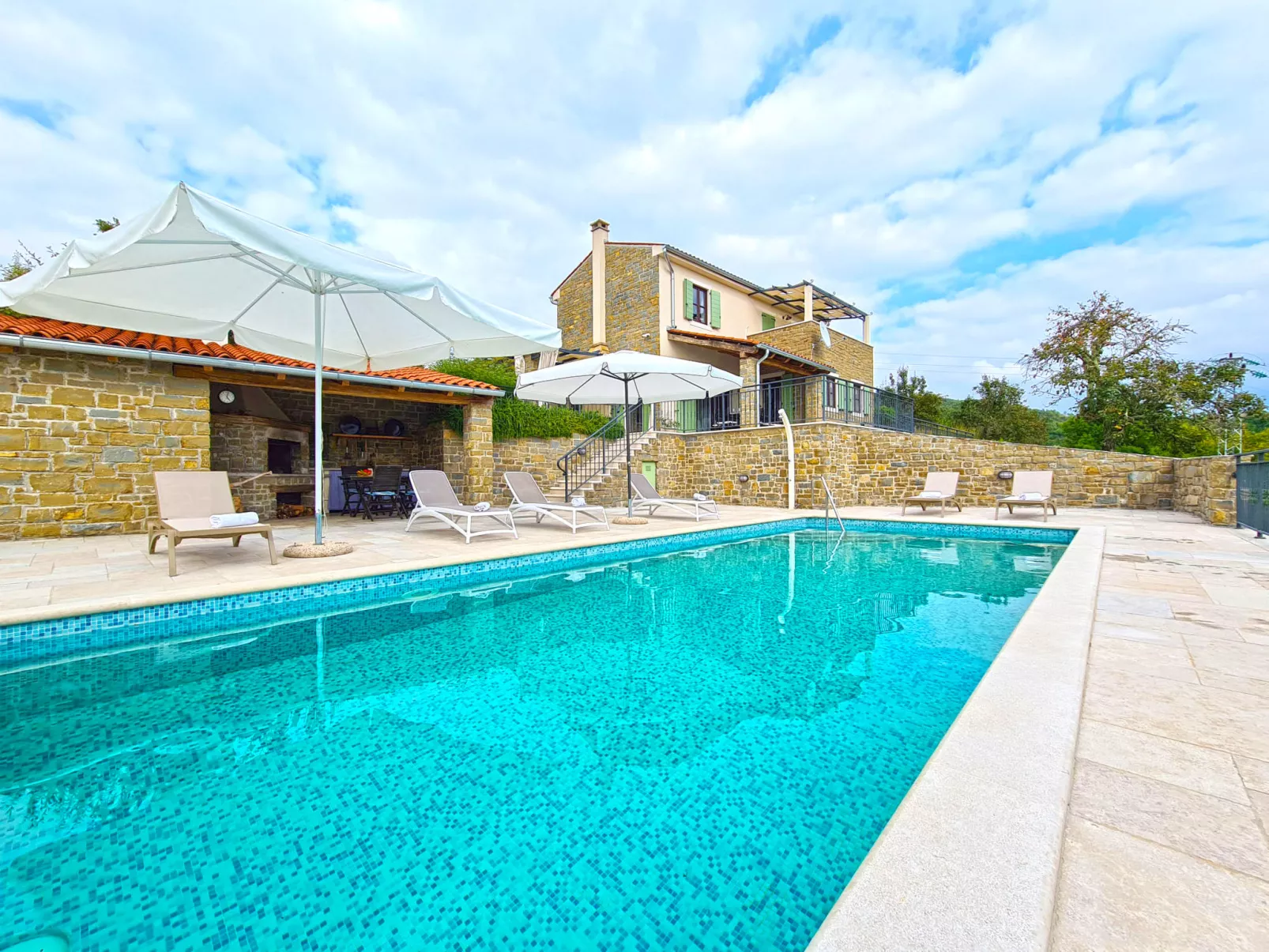 Villa 2129 - Draußen