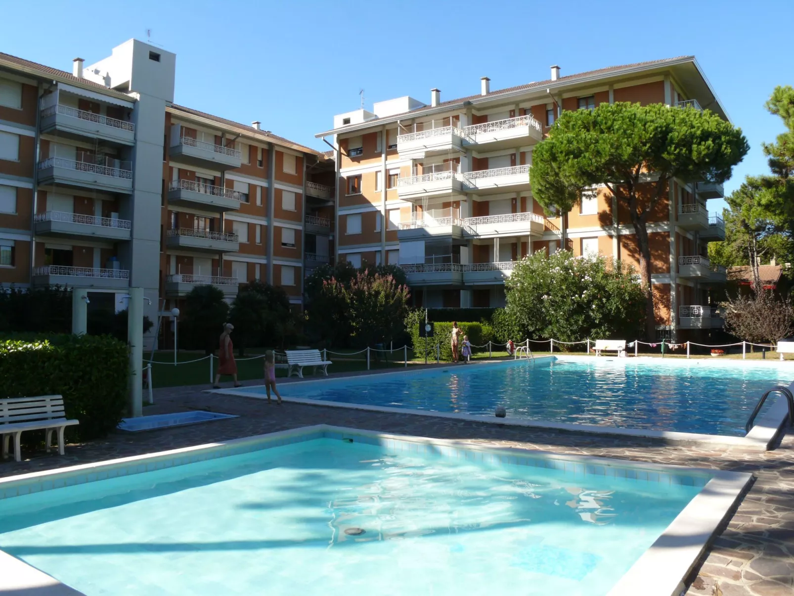 Residence Gardena - Ferienwohnung 11 mit Pool - Draußen