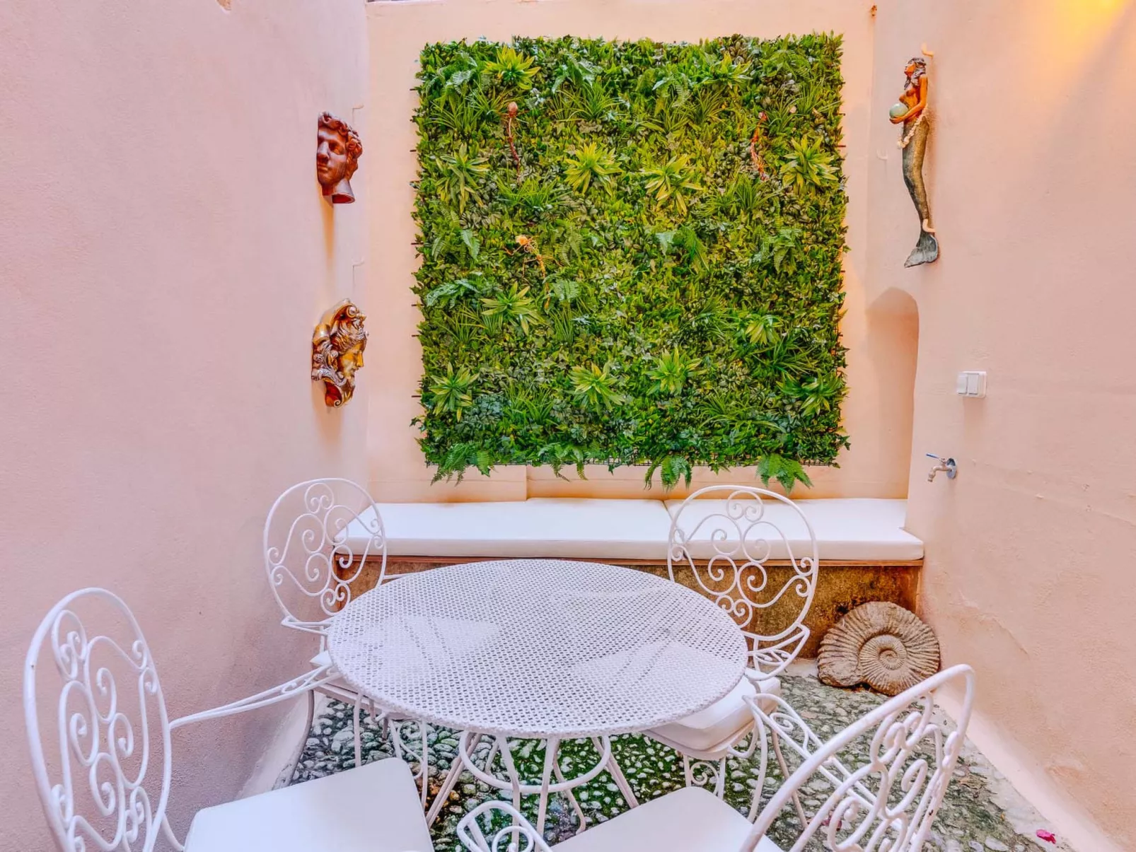 VINTAGE PALMA PALACE (INTERIOR) TI/200 - Outside