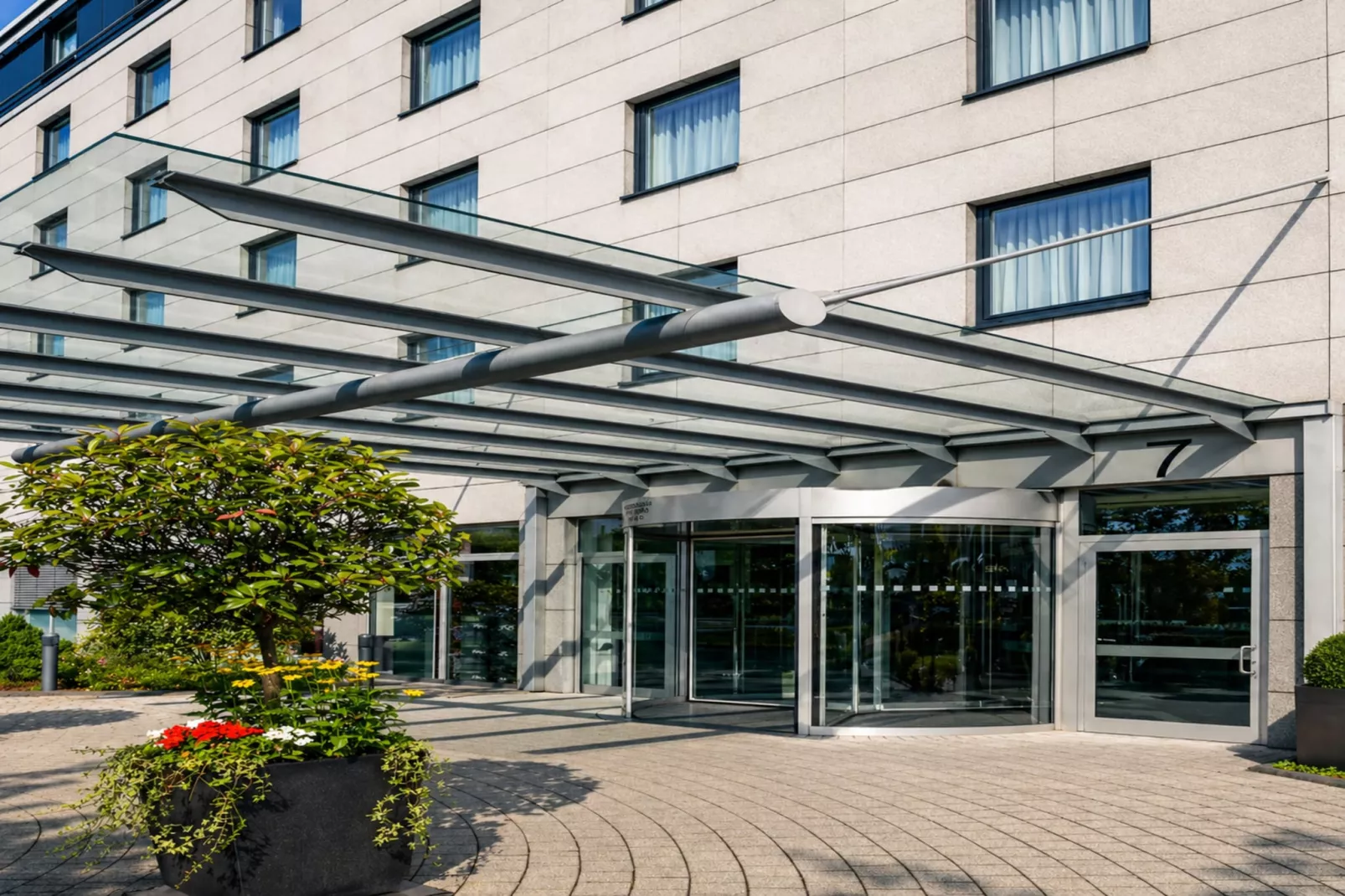 Hotel Düsseldorf - Standard Double Room - Exterior in summer