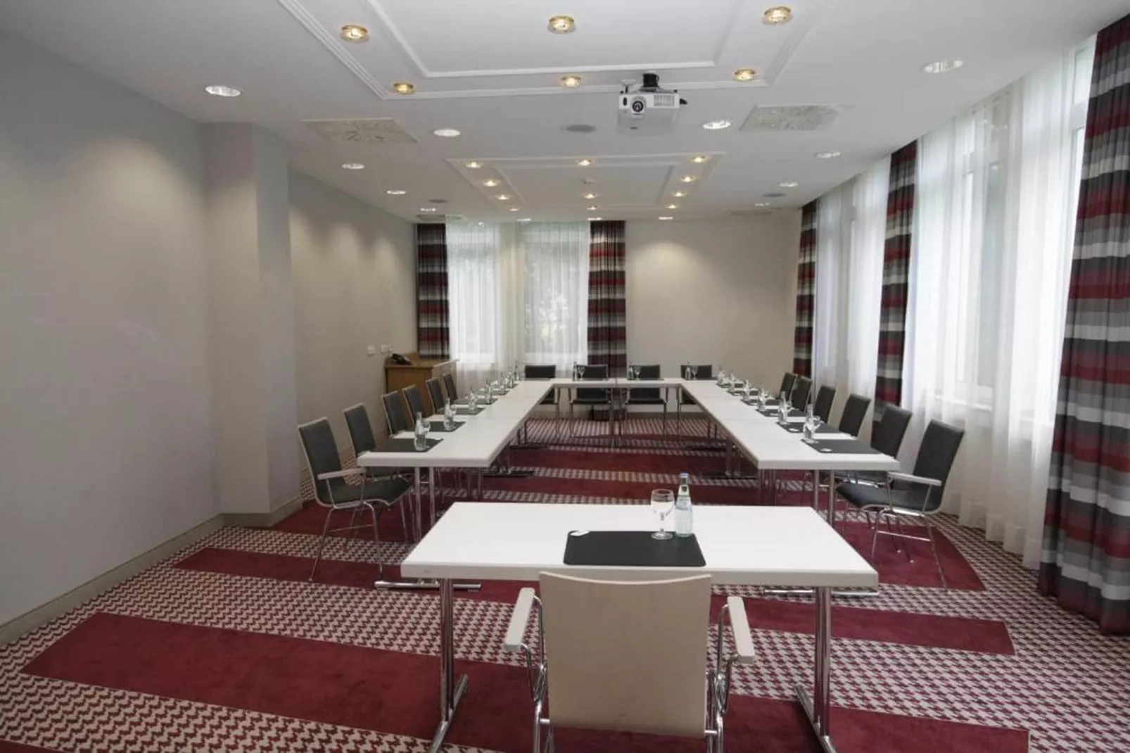 Holiday Inn Frankfurt Neu-Isenb - Superior King Room - Ausstattung