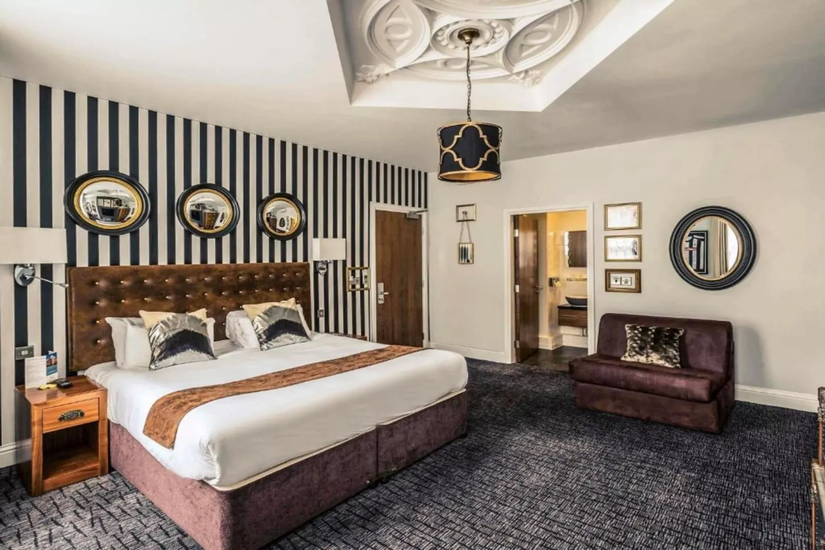 Standard Double Room - Schlafzimmer
