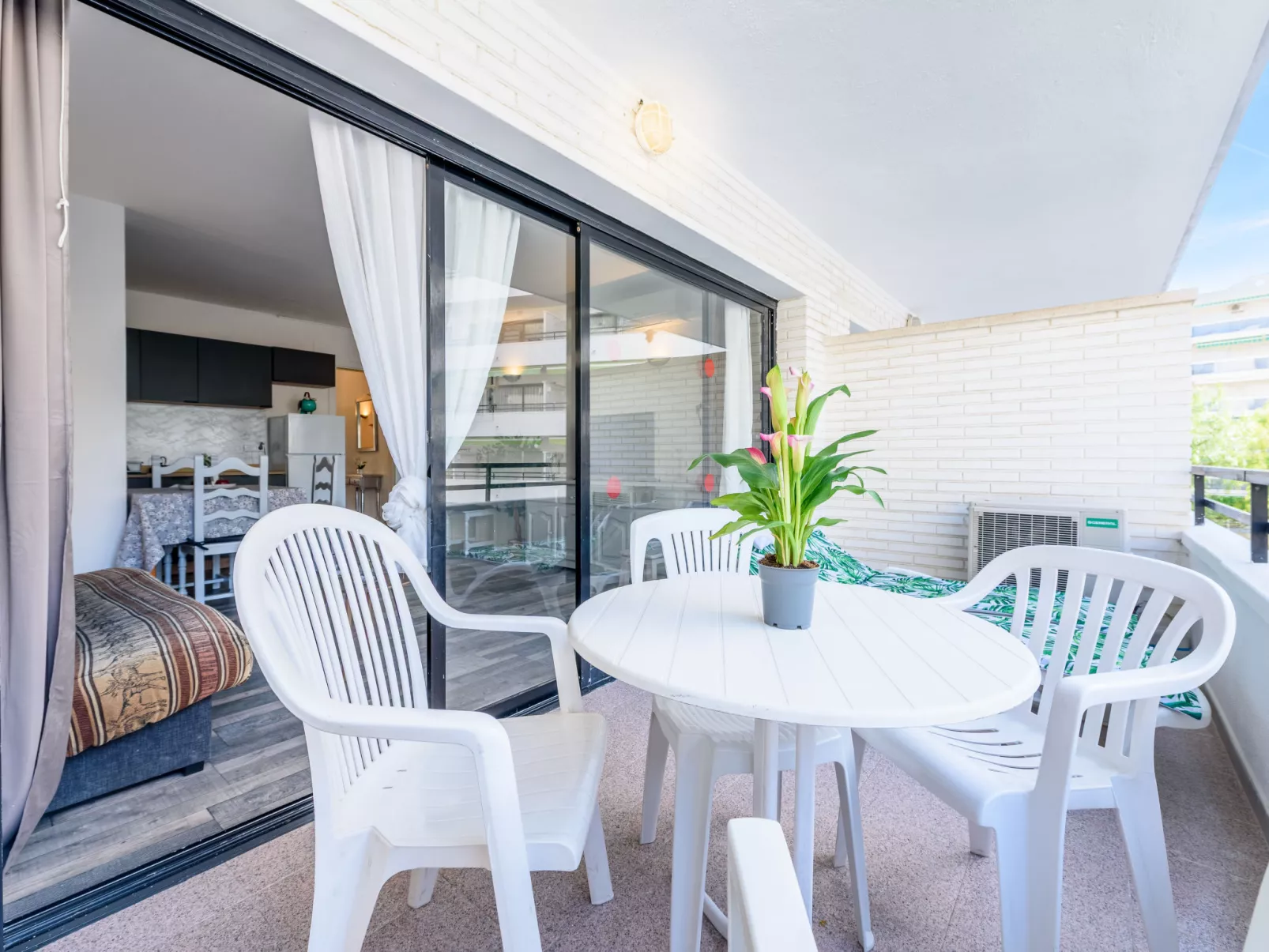 Riviera Park J 22 - Outside
