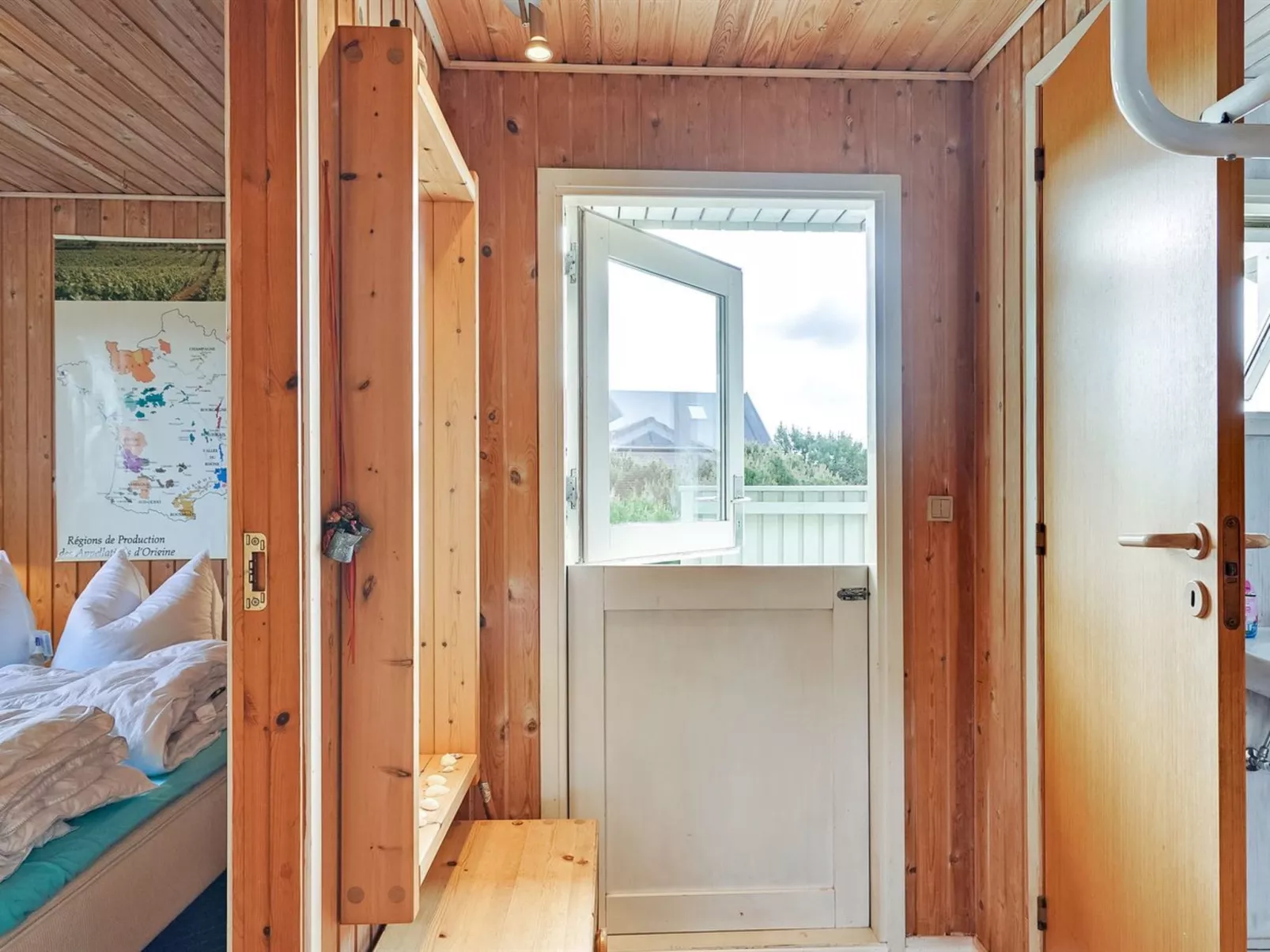 "Pavo" - 300m to the fjord - Inside