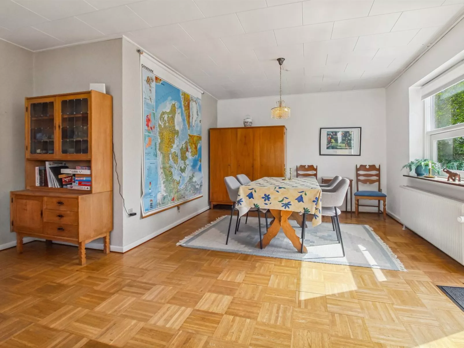 "Magh" - 9.8km from the sea - Inside