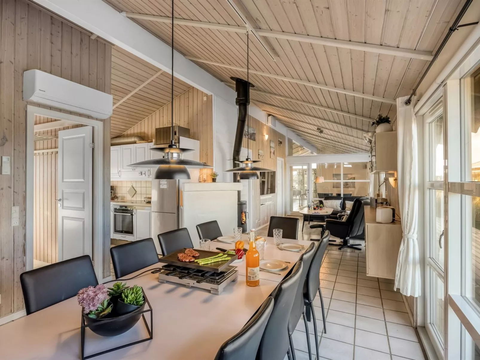 "Adrienne" - 490m from the sea - Inside