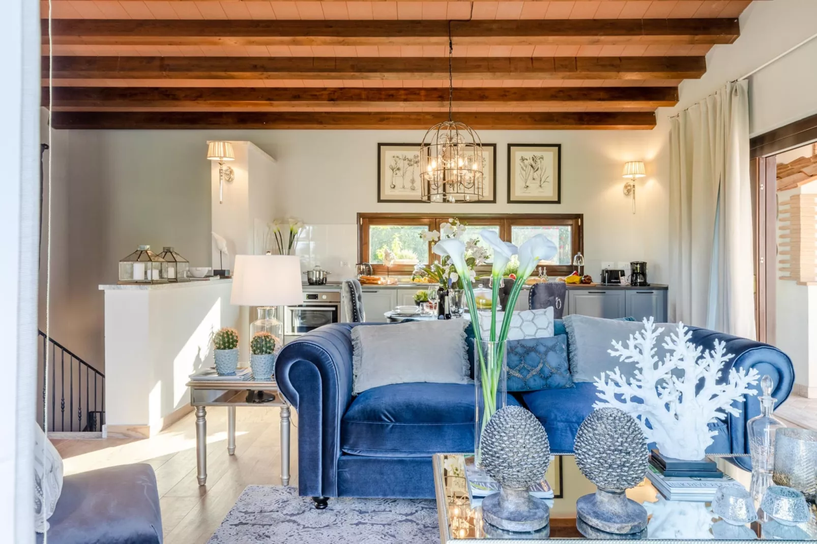 The Luxury Beach Villa - Wohnzimmer