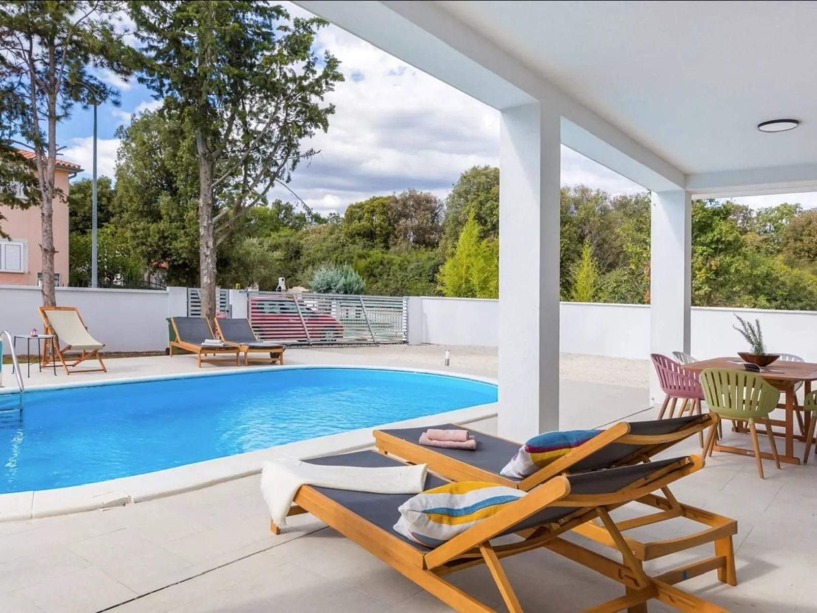 Villa 2246 - Draußen