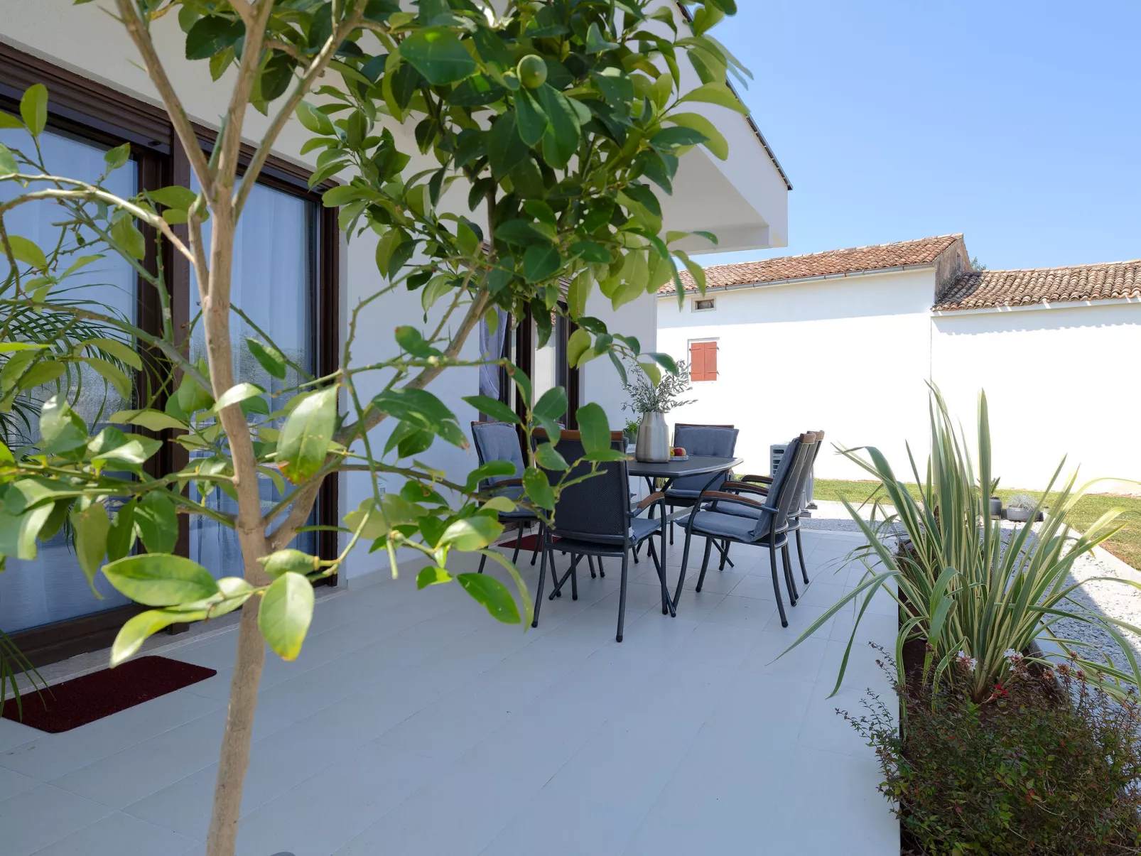 House Bronzin - Draußen
