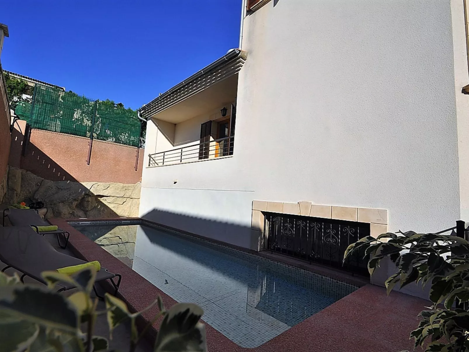 LAS COLUMNAS- Chalet al lado de la playa, wifi , piscina y bbq. Todos los publi - Outside