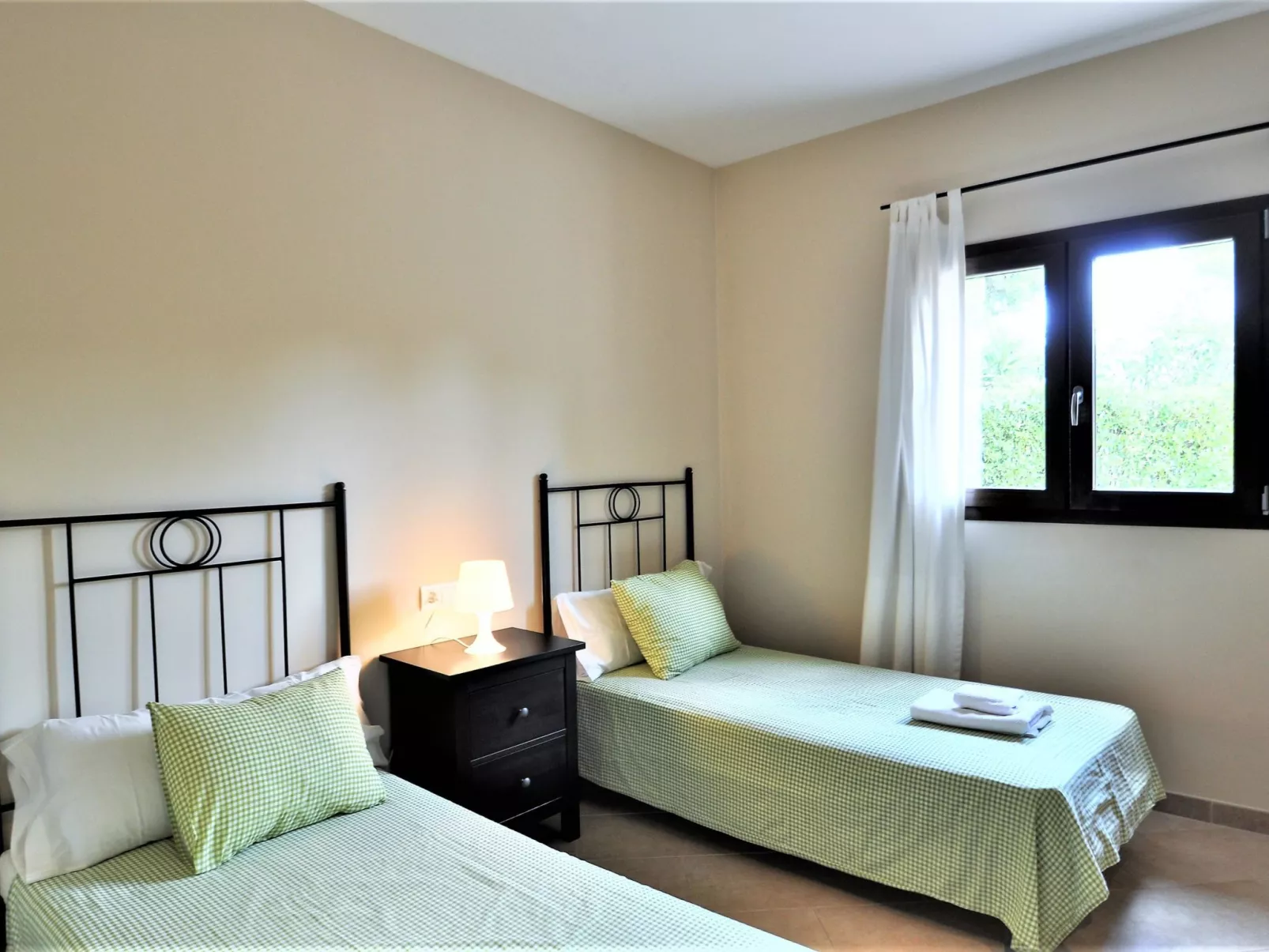 VILLA MONICA en barrio residencial de Cala Pi para 6 personas con piscina priva - Drinnen