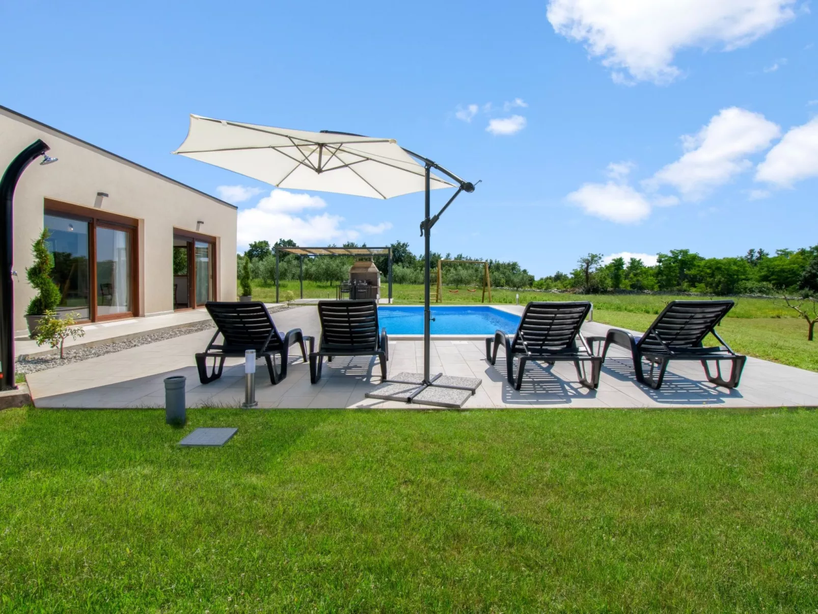 Villa Deni - Draußen
