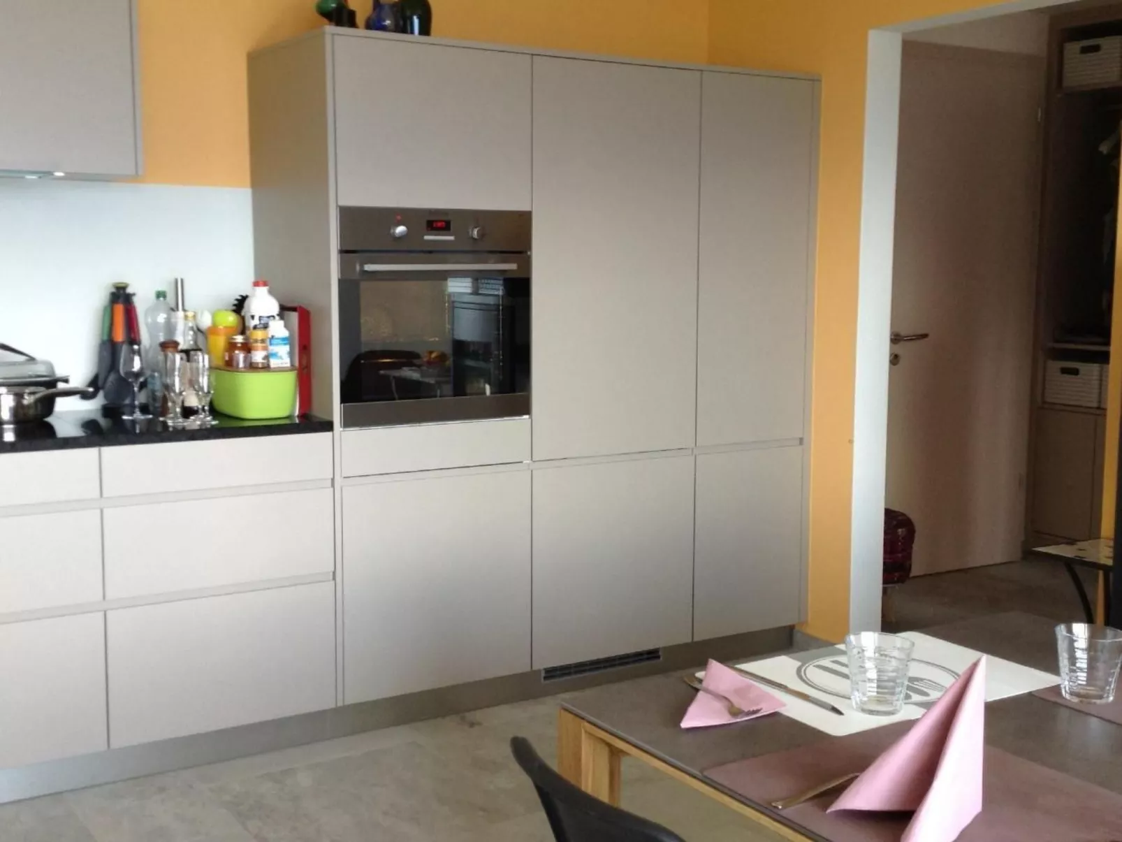 Neue 2 1/2-Zimmer-Ferienwohnung Crans-Montana - Randogne - Drinnen