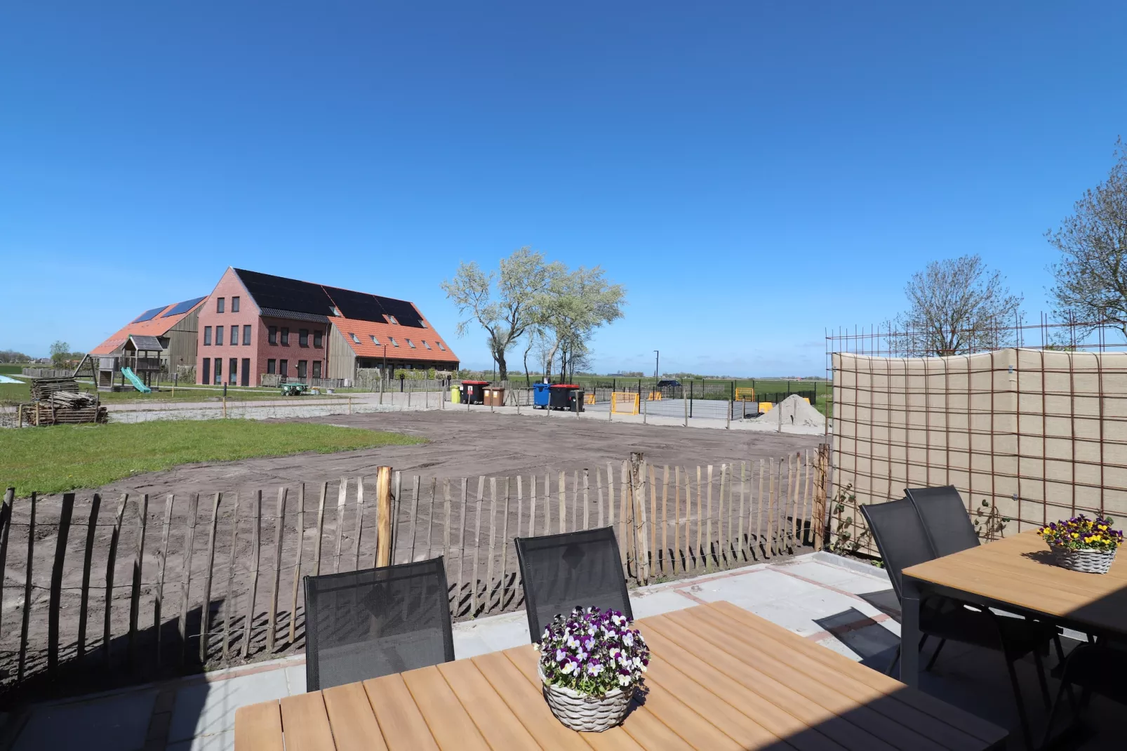 Moderne villa op het Friese platteland - Garten Sommer