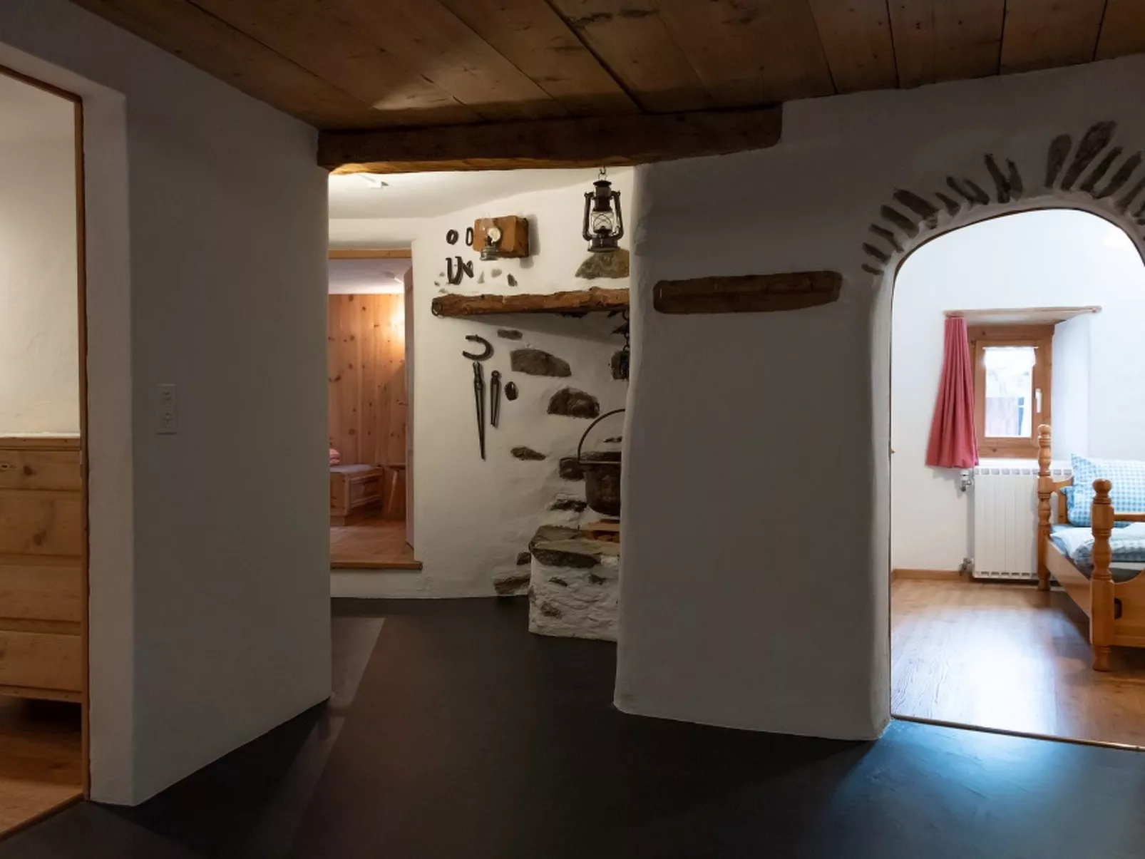 Agrotourismus Pütschai Josom, (Sta. Maria - Santa Maria Val Müstair). - Inside