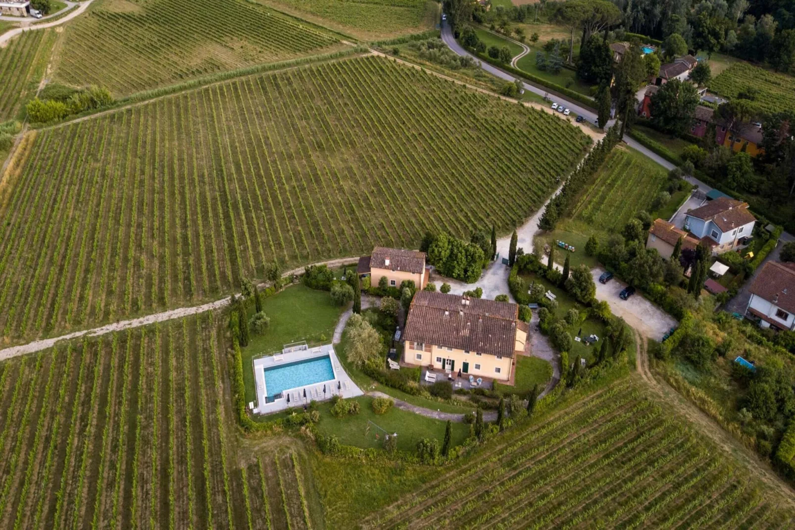 Anna Farmhouse Apartment in Wine Resort in Lucca - Außenbereich Sommer