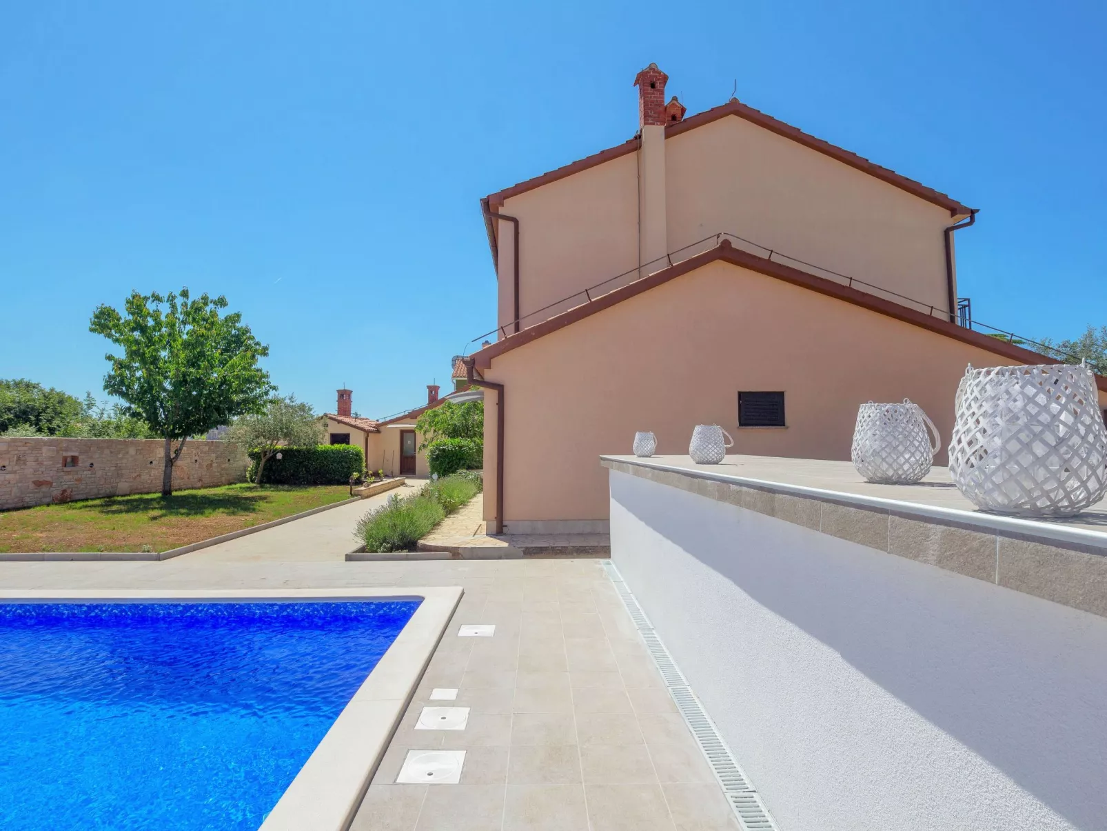 Villa Valbandon - Draußen