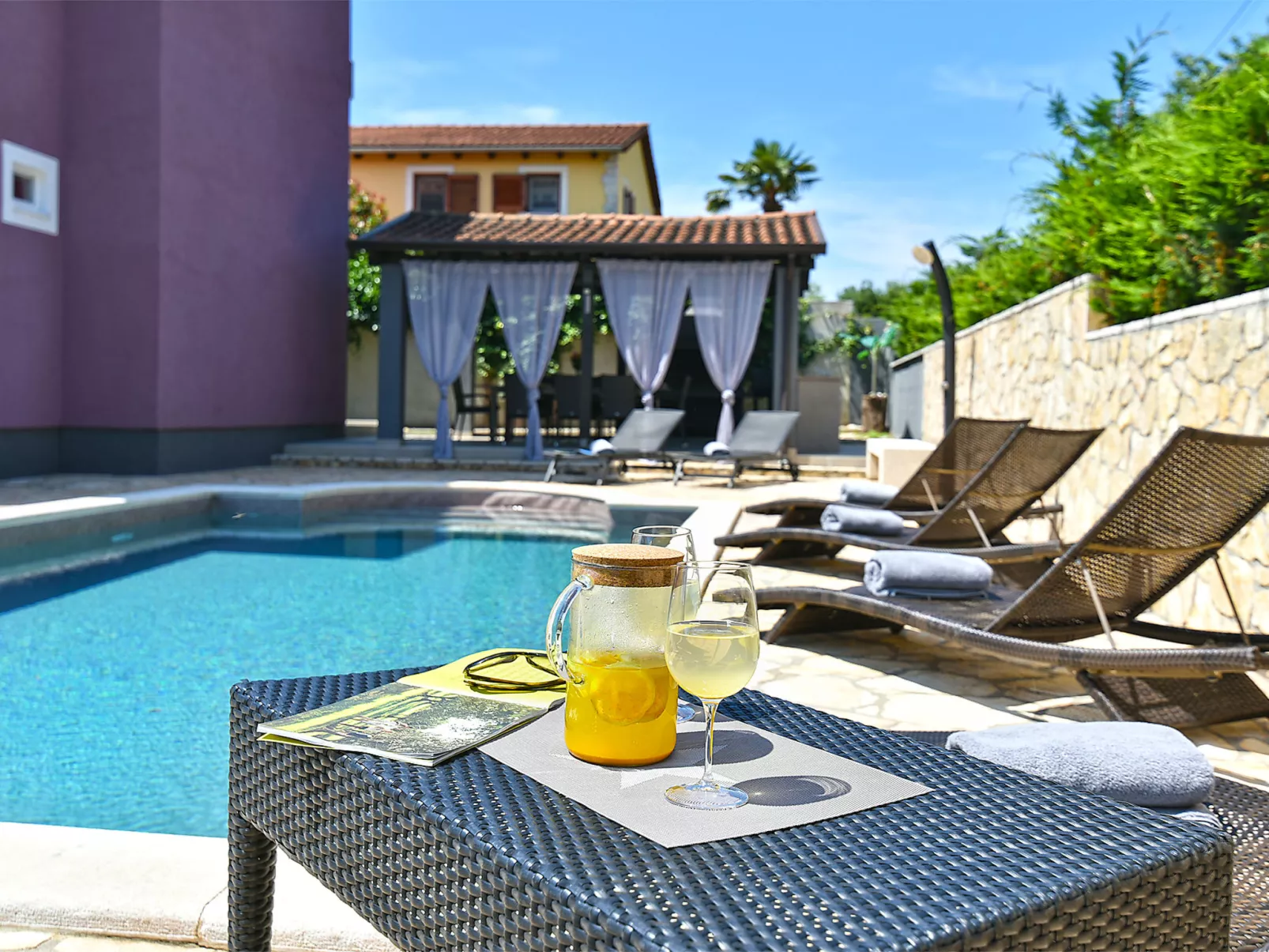 Villa 2019 - Outside