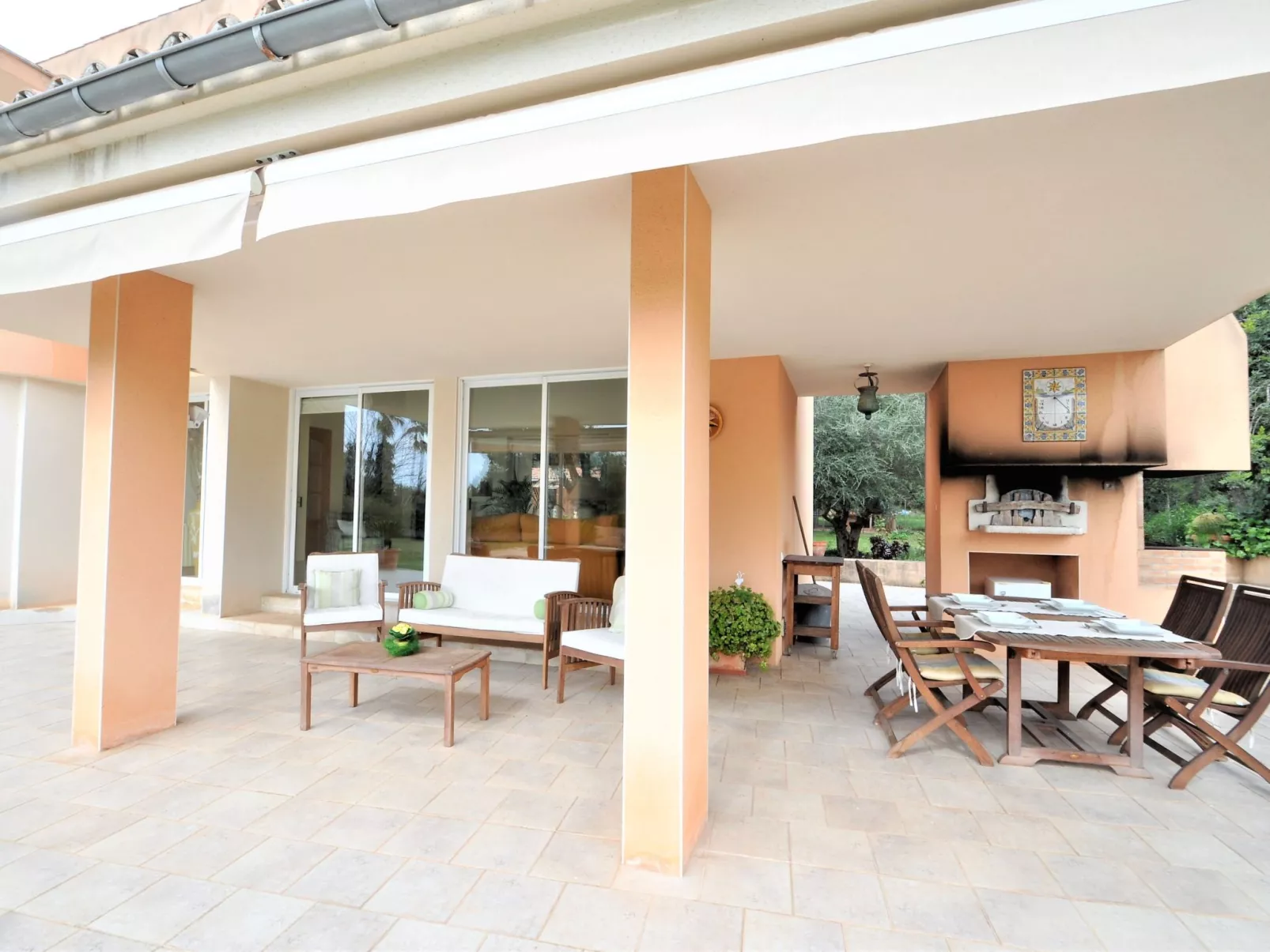 Villa con piscina y pista de tenis privada ideal para familias.  - WiFi Gratis - Outside