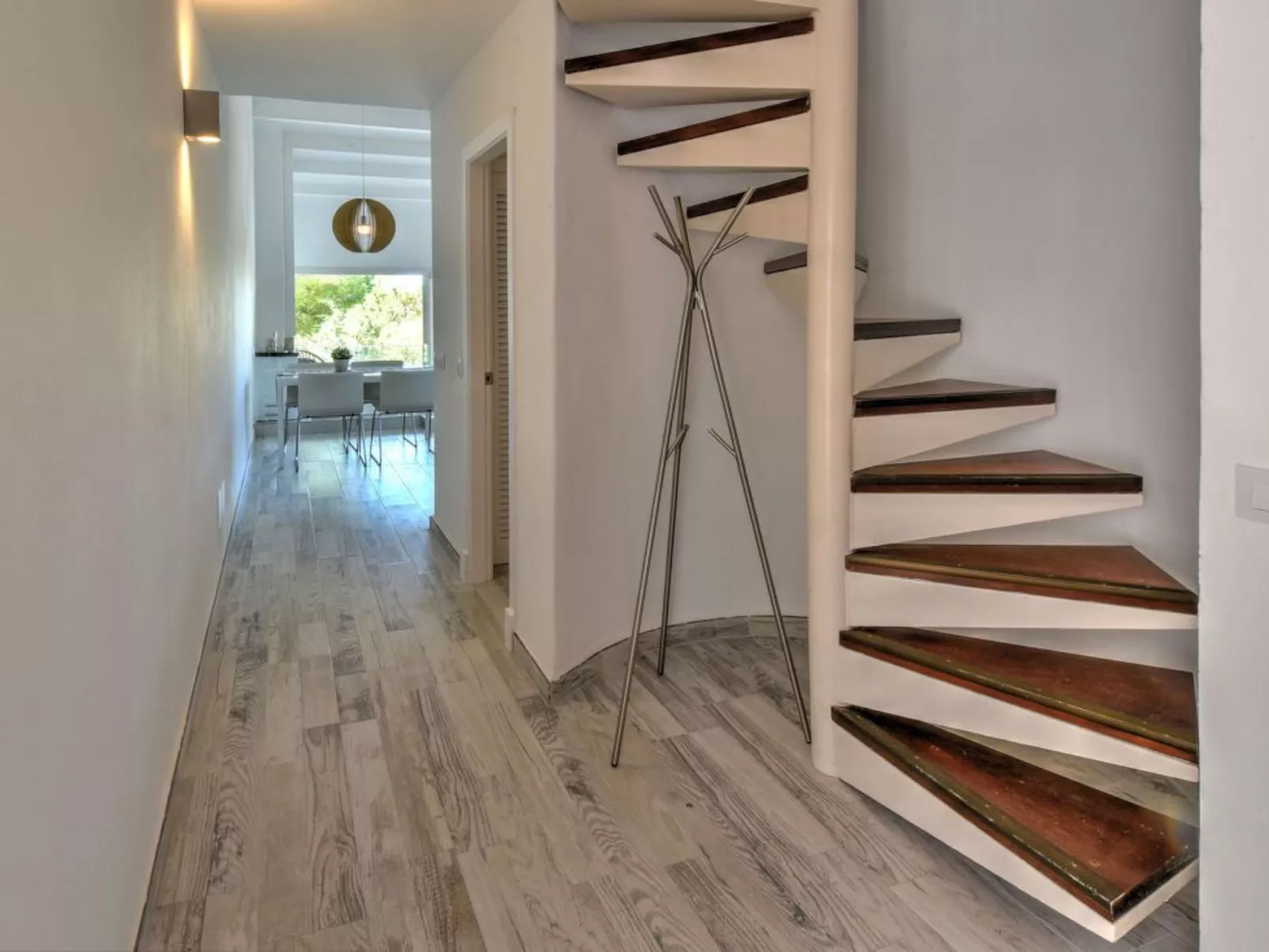 Modernes helles 3-Schlafzimmer Apartment mit Klimaanlage, 2017 komplett neu ren - Drinnen