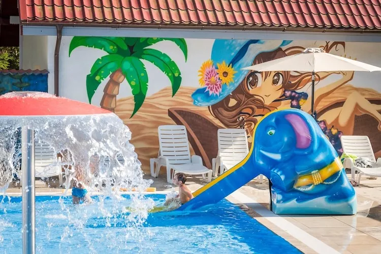 	Domy wakacyjne 6-os RÓŻA MALWA - Schwimmbad