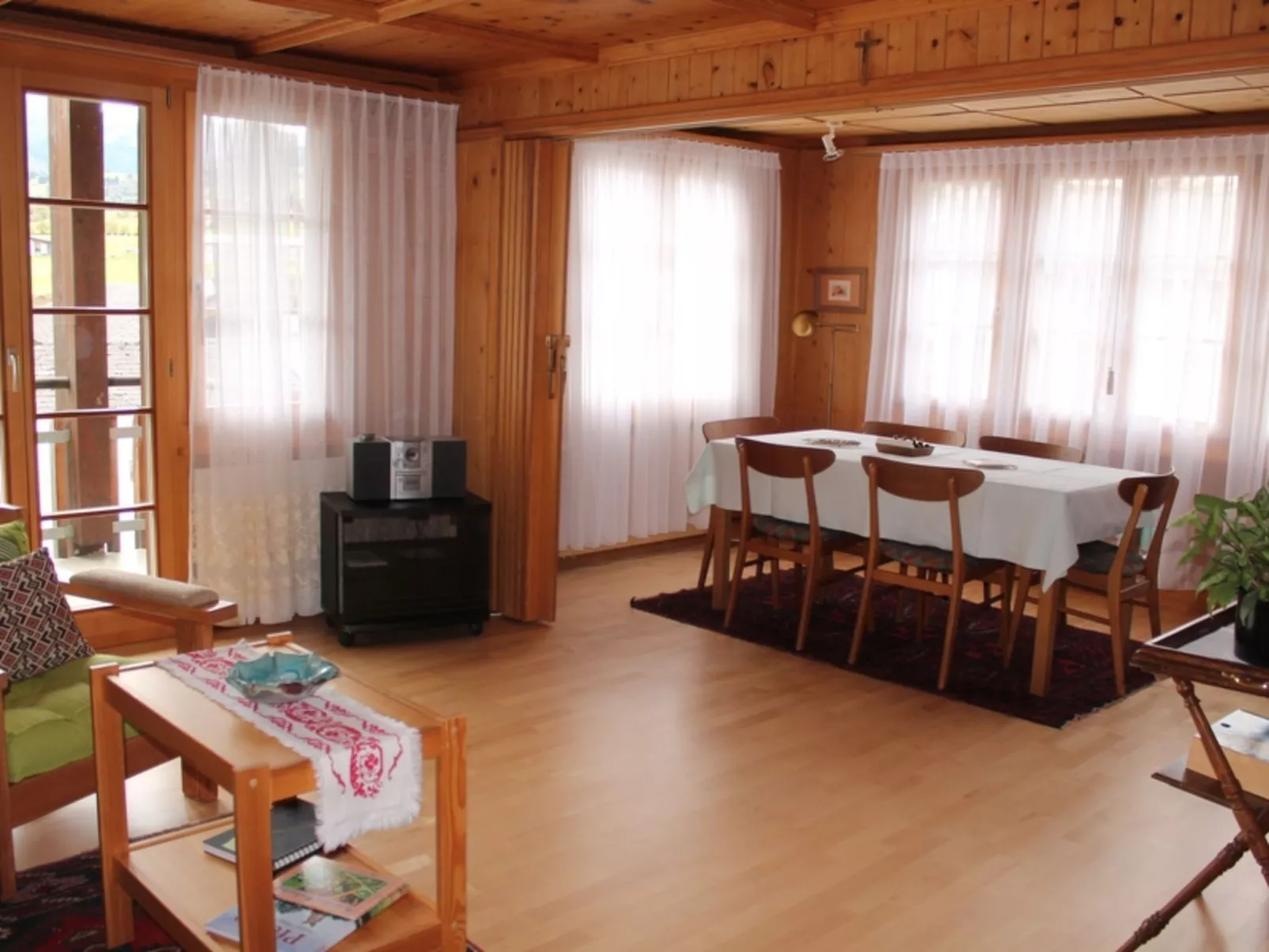 Chalet Scaletta de Castelberg, (Disentis/Mustér). - Drinnen