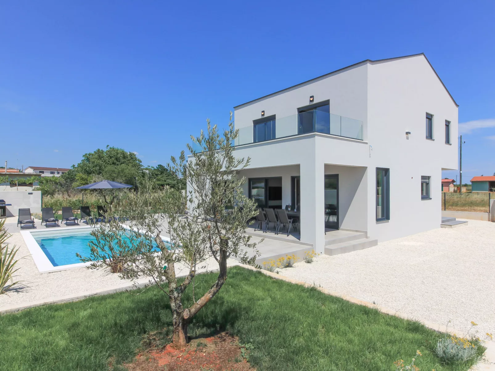 Villa Esire - Outside