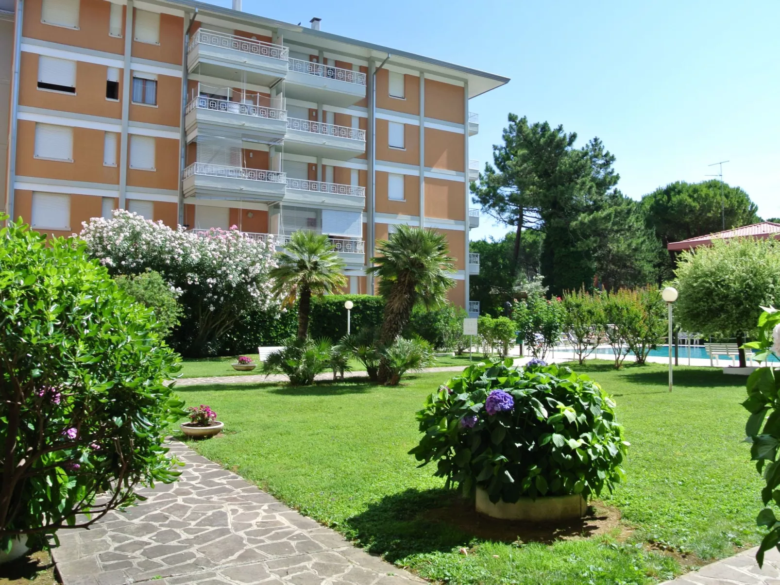 Residence Gardena - Ferienwohnung 11 mit Pool - Draußen