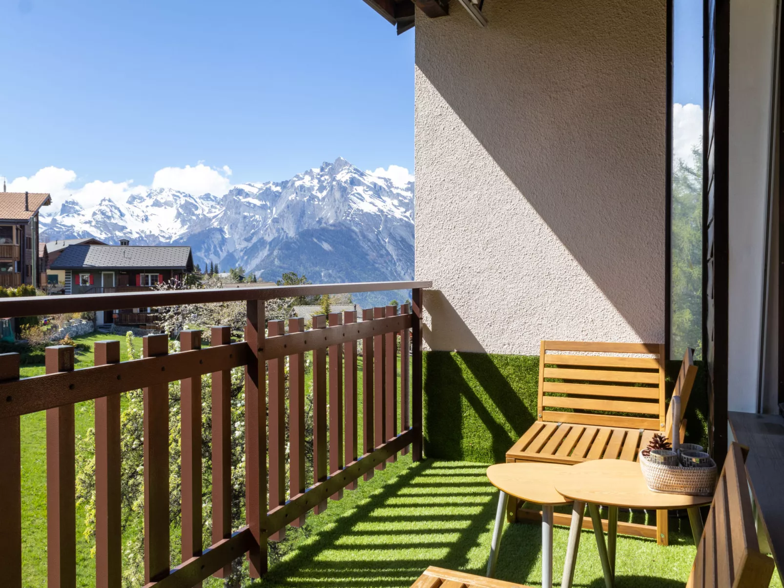 Balcon des Alpes 24 - Outside