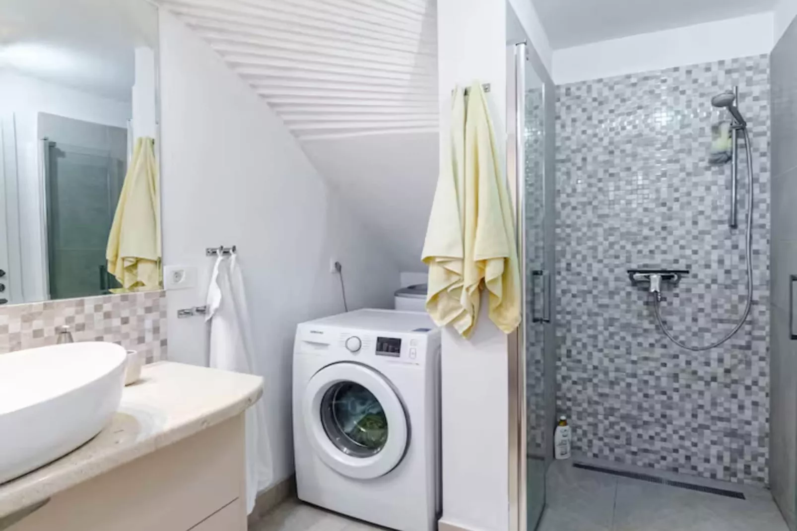 Holiday home House of the Sun - Three Bedroom Holiday Home with Pool - Badezimmer