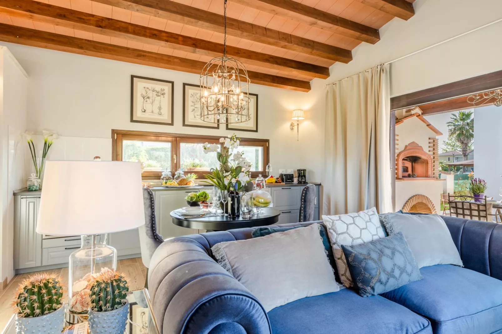 The Luxury Beach Villa - Wohnzimmer