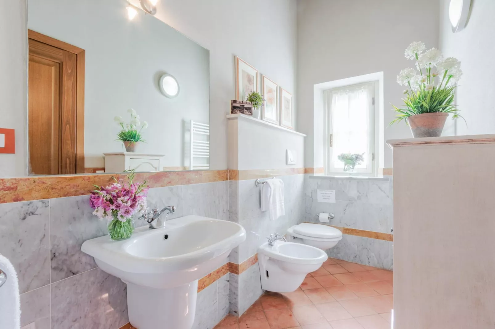 Pietro Farmhouse Apartment in Wine Resort in Lucca - Bathroom
