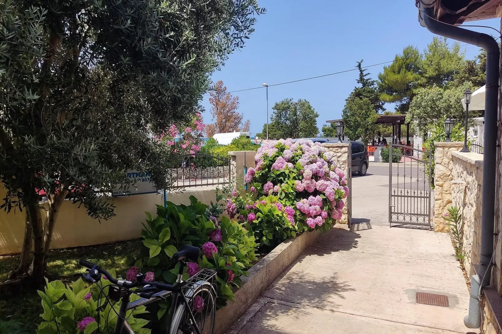 Beachfront apartment Mareo 5 - Garten Sommer