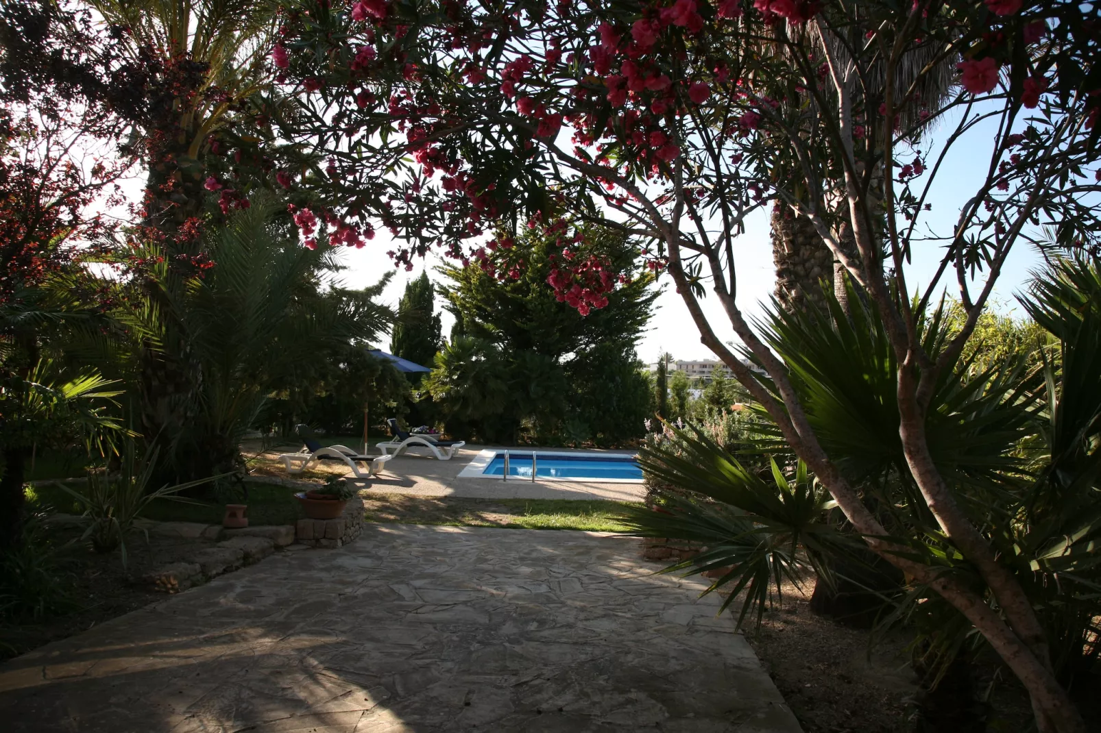 La Vila - Gardens in summer