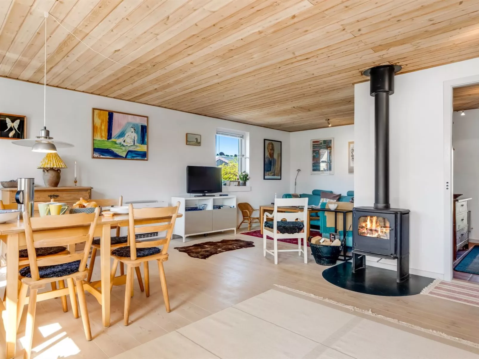 "Jaskirt" - 400m from the sea - Inside