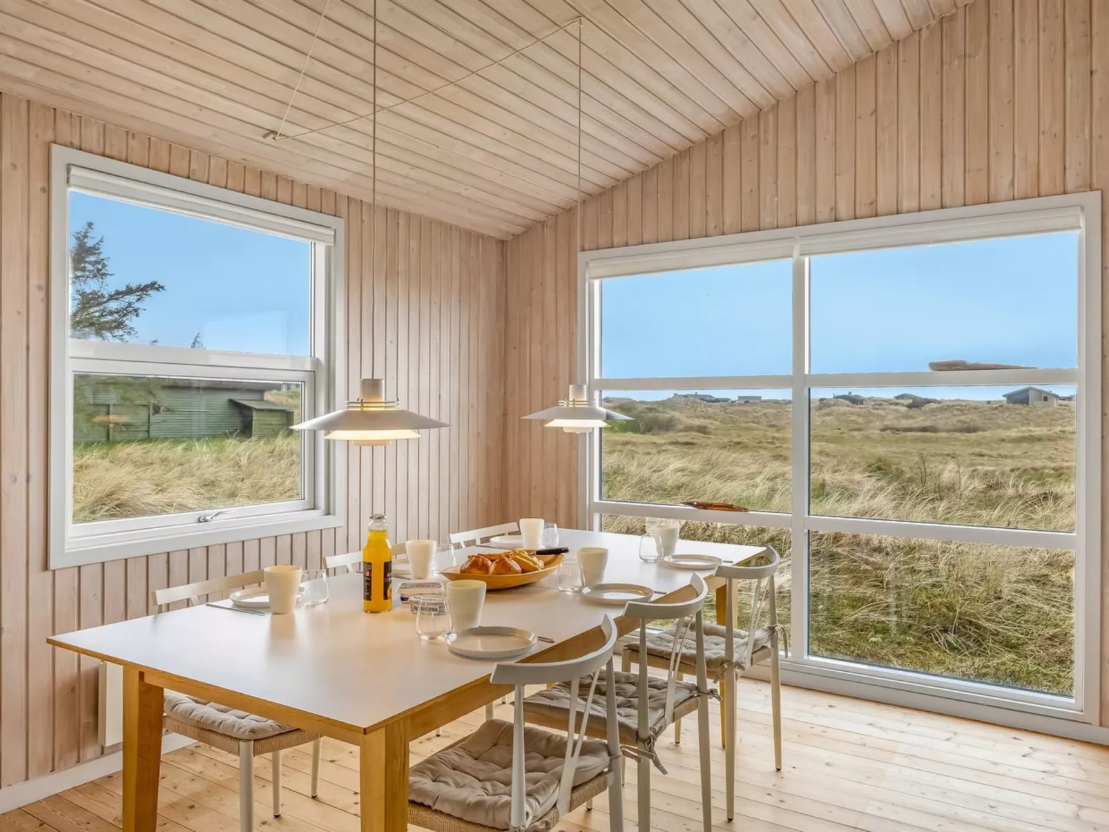 "Sighfrith" - 500m from the sea - Inside