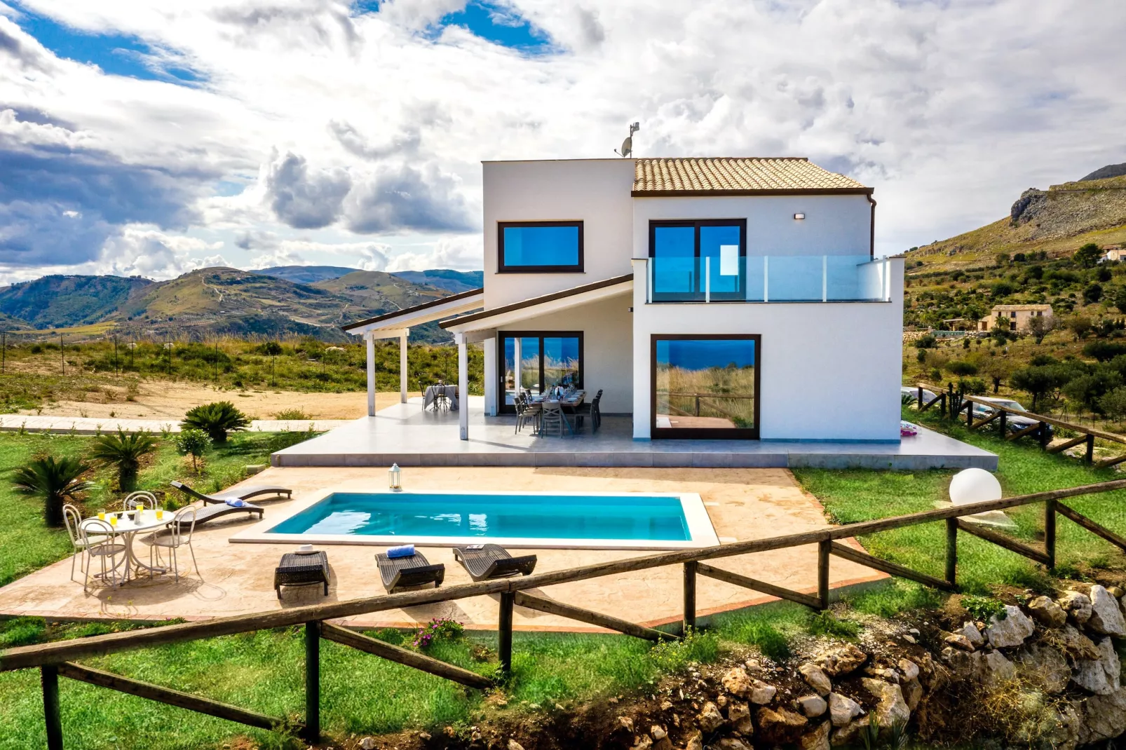 Villa Rocchi Livreri - Garten Sommer