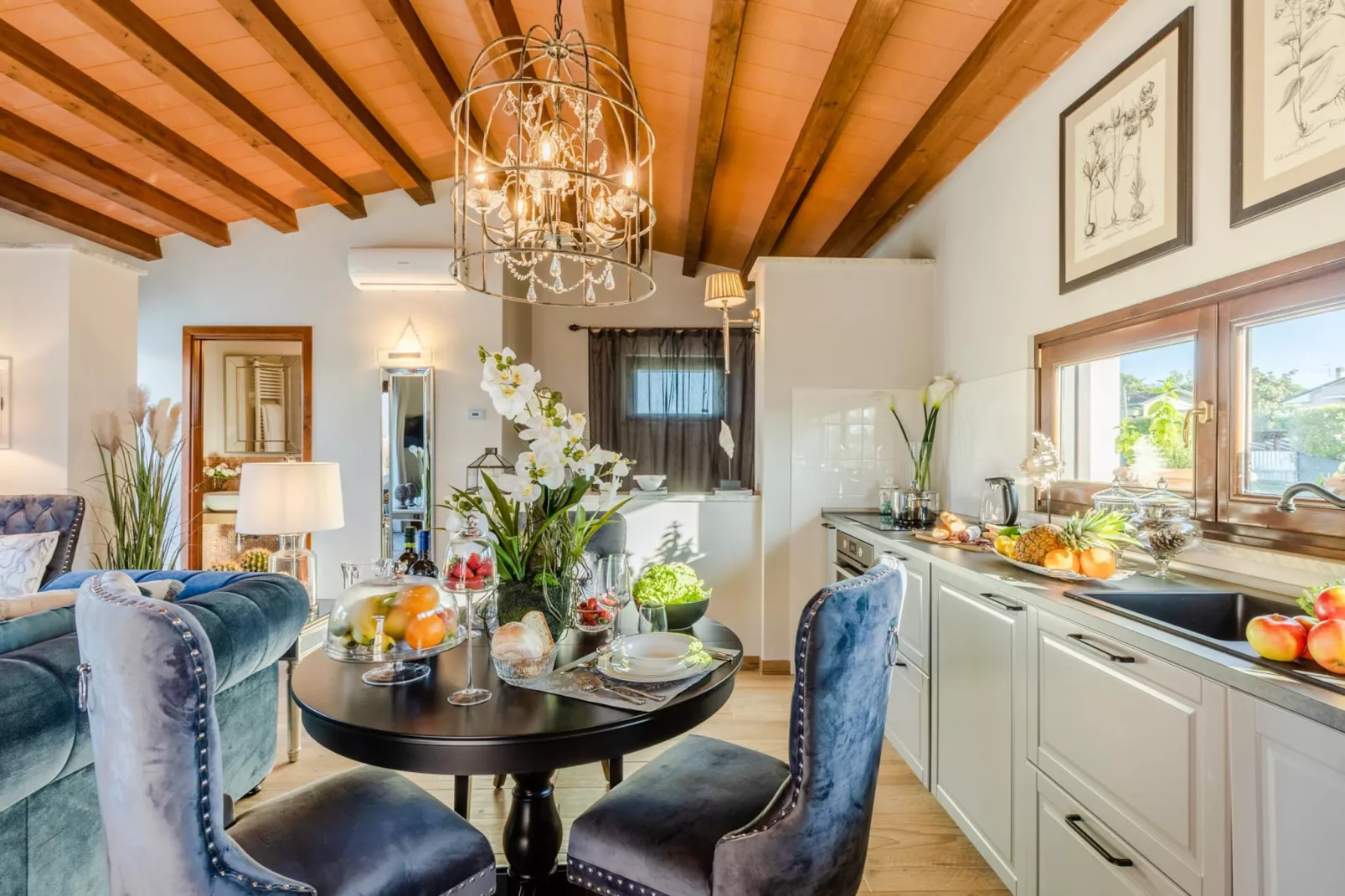 The Luxury Beach Villa - Wohnzimmer