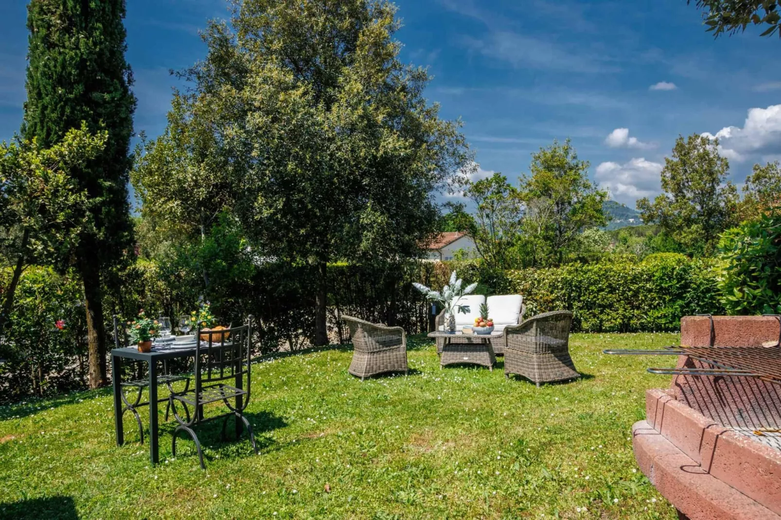 Anna Farmhouse Apartment in Wine Resort in Lucca - Außenbereich Sommer