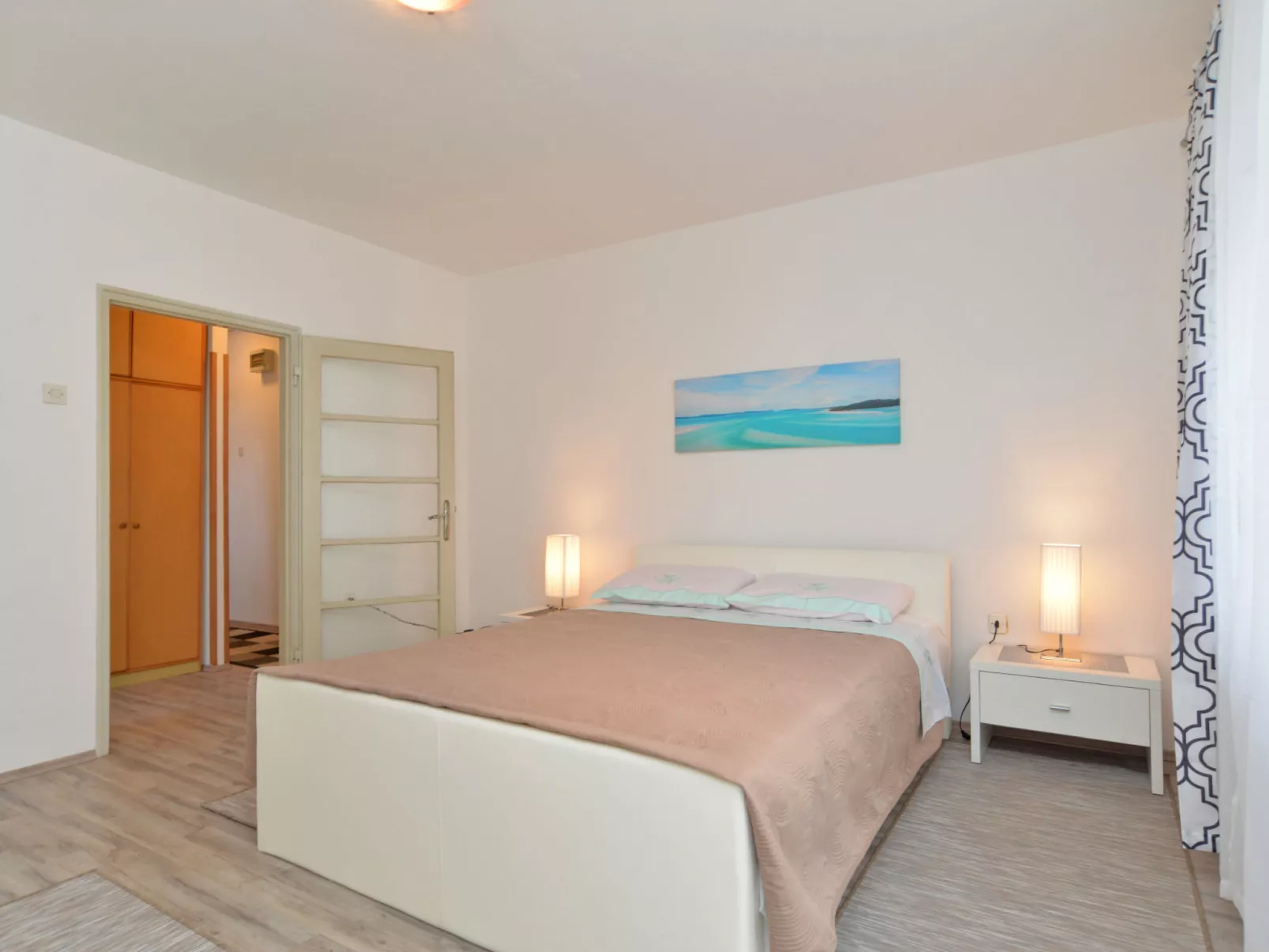 Apartment 1601 - Inside