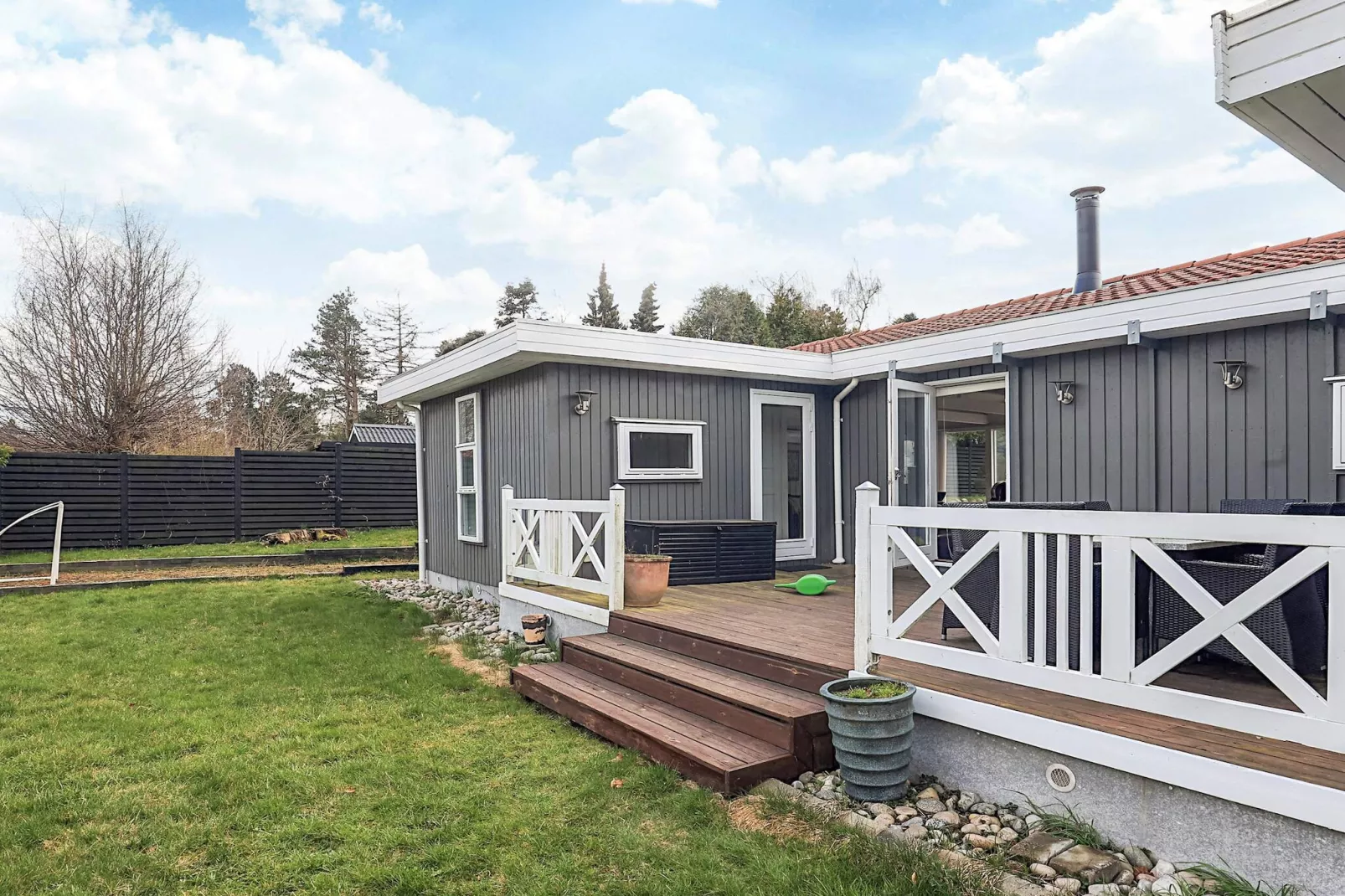 Poolhaus mit Bouleplatz - Aussicht