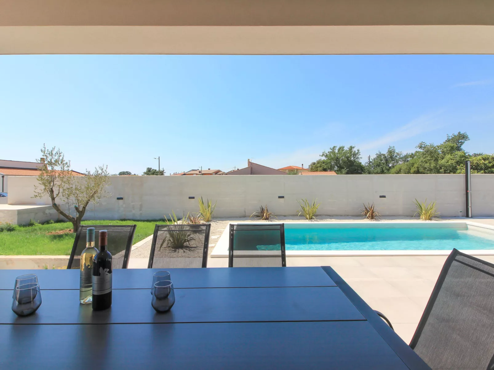 Villa Esire - Outside