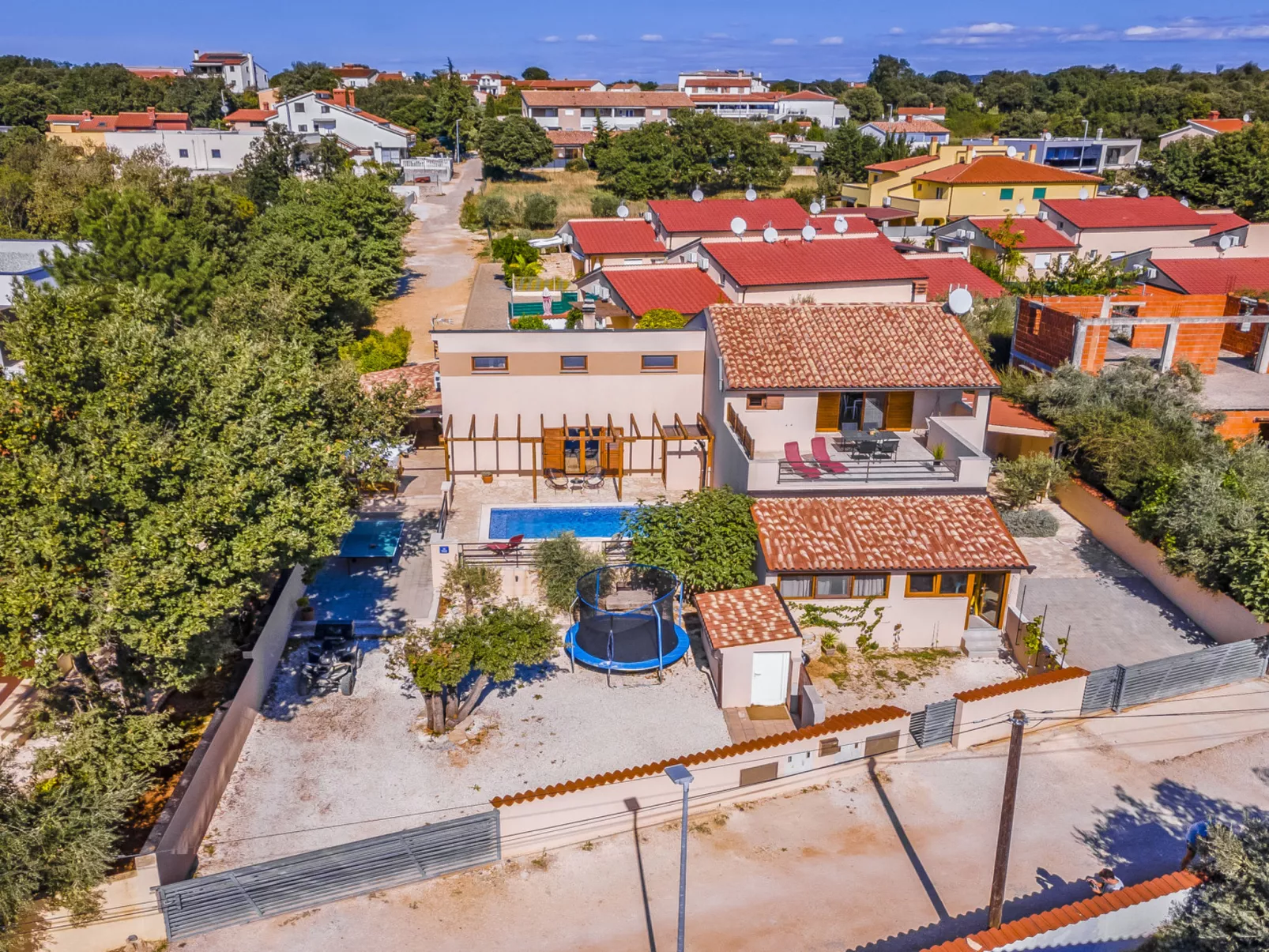 Villa Lona - Outside