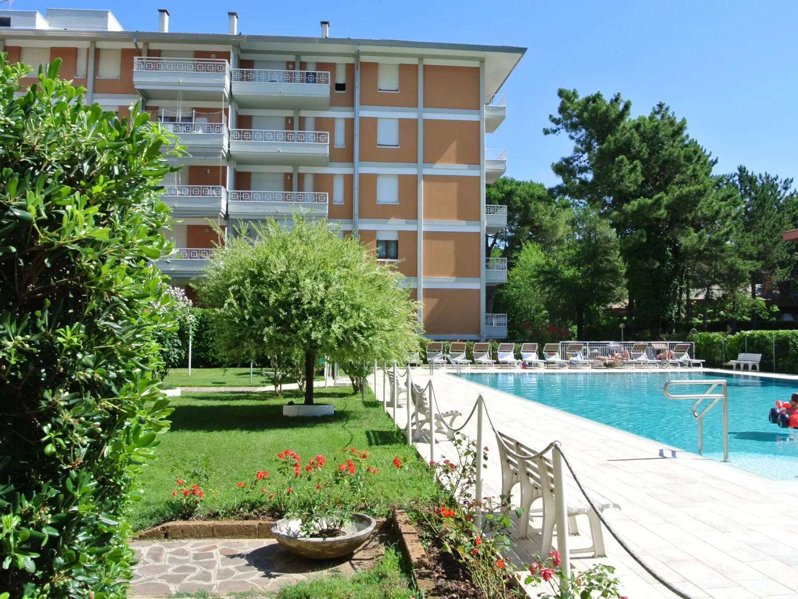 Residence Gardena - Ferienwohnung 11 mit Pool - Draußen