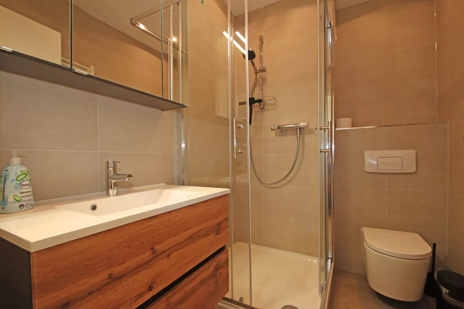 Fewo Neels Zeltplatzstr 5 56 qm - Badezimmer