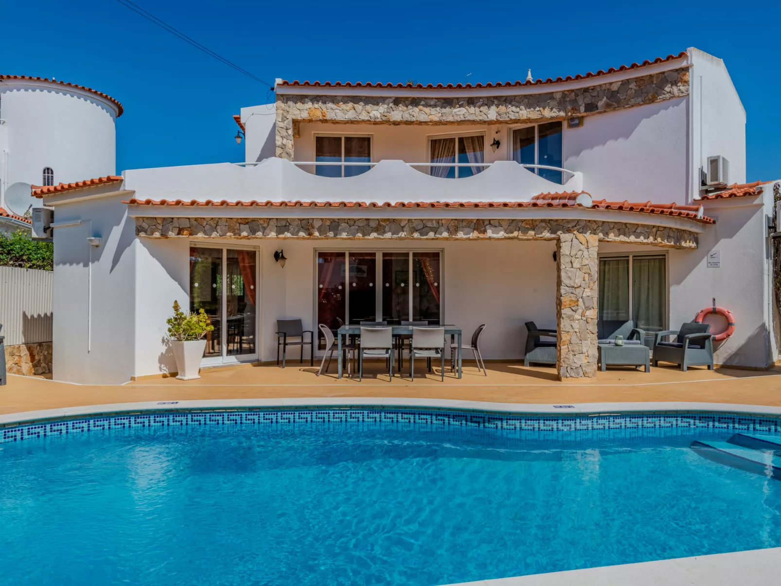 Paulo - VIP Properties - Outside