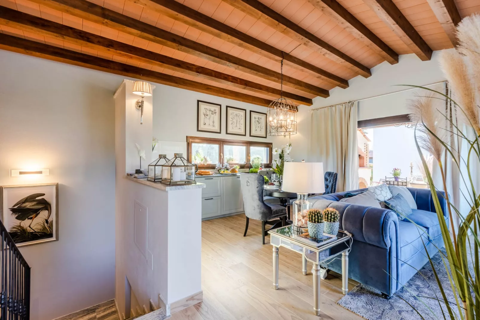 The Luxury Beach Villa - Wohnzimmer