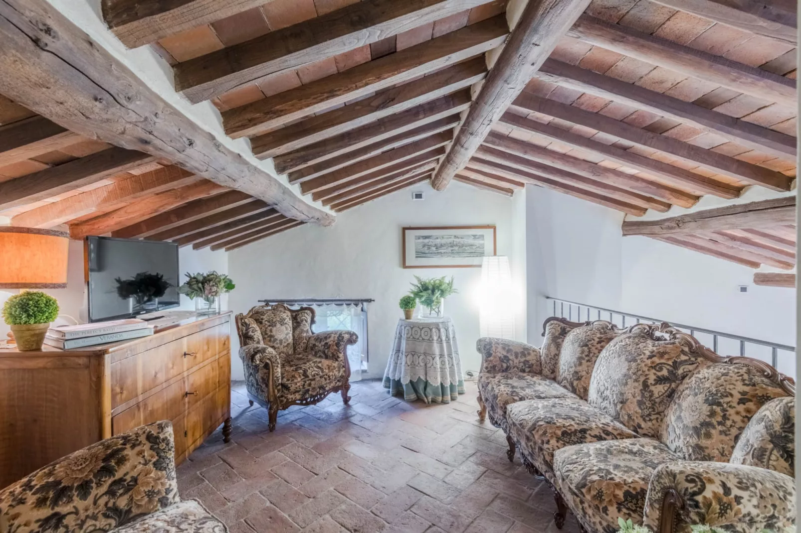 Citrus Charm Farmhouse - Wohnzimmer