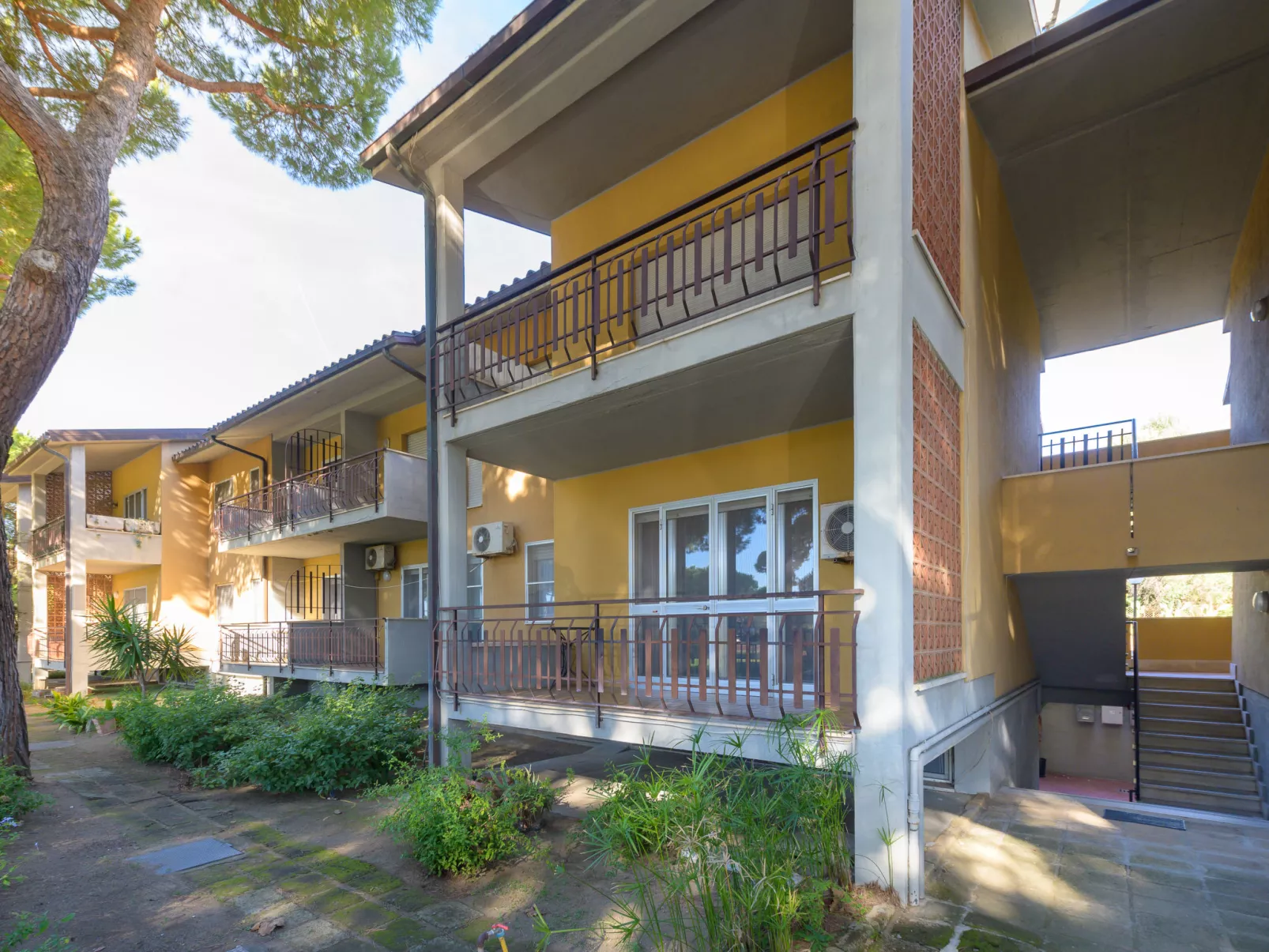 Casamare - Outside